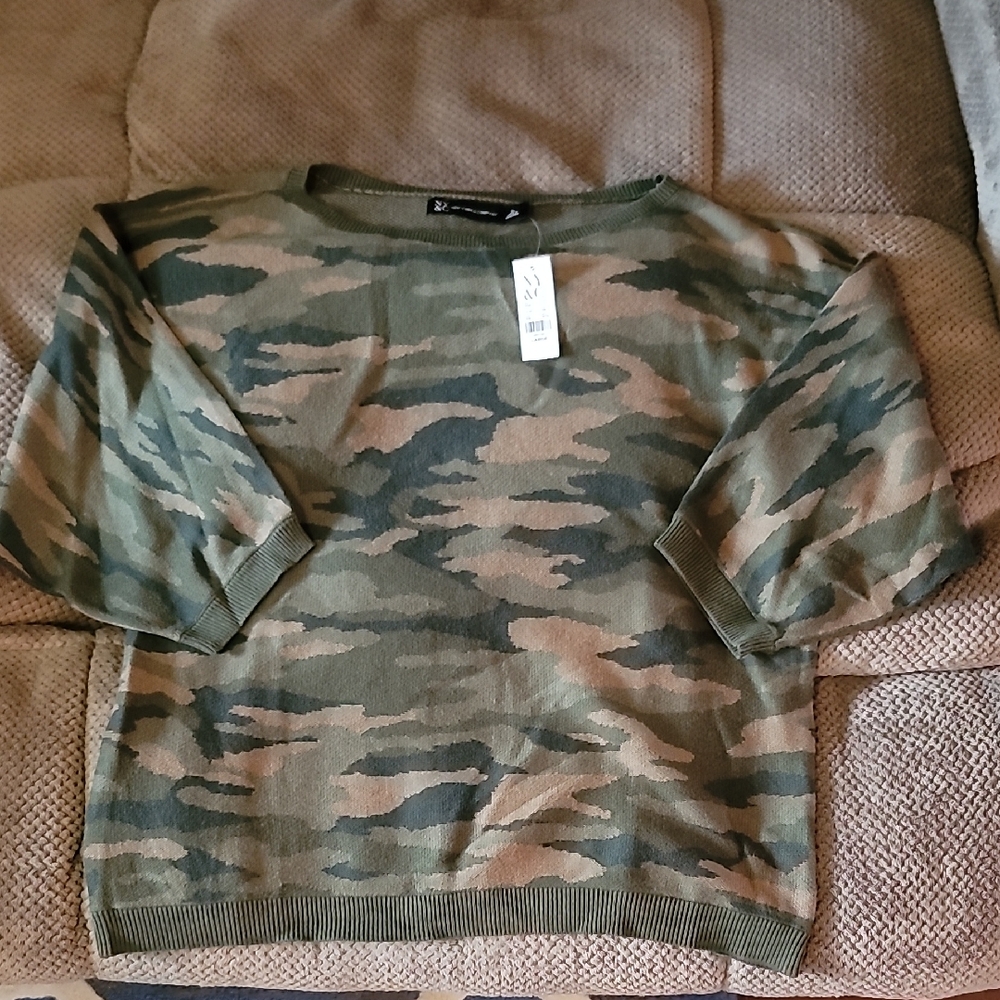 NY & CO. Camo 3/4 Sleeve Sweater